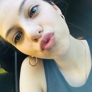 Meet your Posher, Daniela